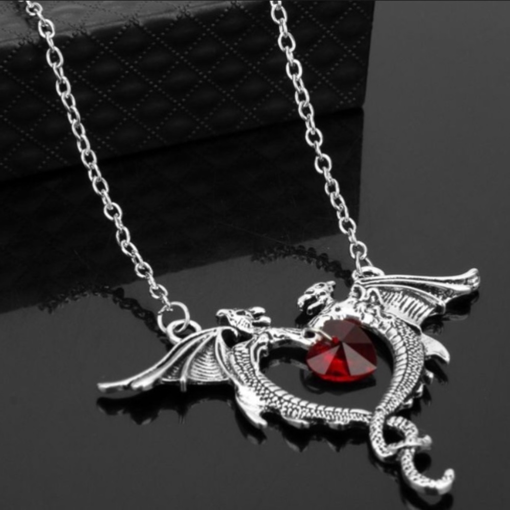Gothic Pendant and Chain - Picture 4 of 4